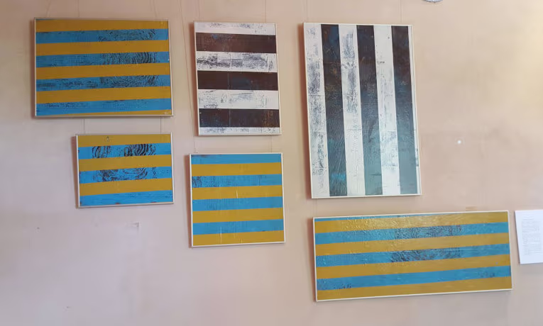 Foto de grupo de seis cuadros abstractor de líneas restas y gruesas