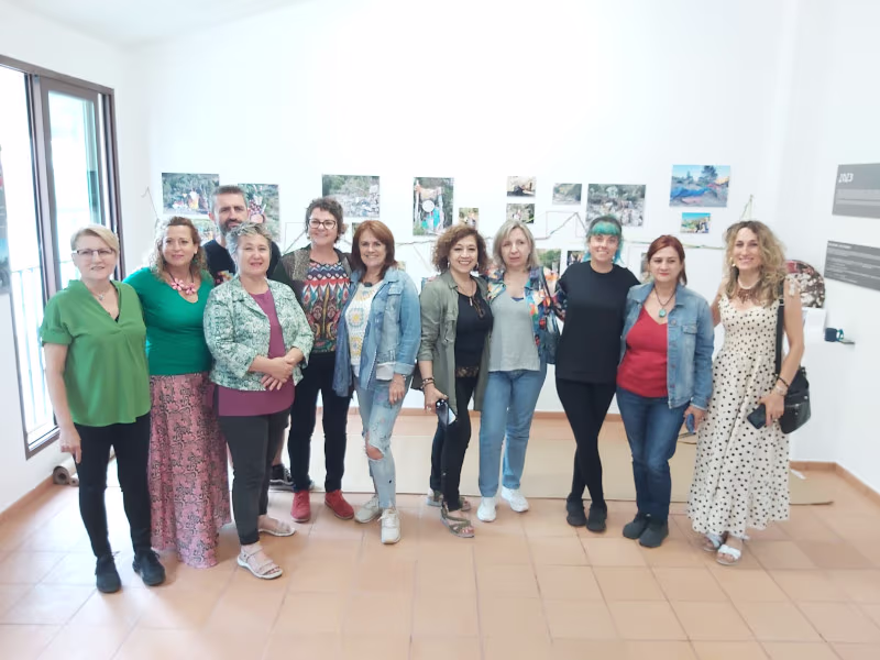 Fotos de las artistas participantes de la exposición